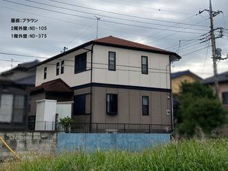 屋根：ブラウン　2階外壁：ND-105　1階外壁：ND-375